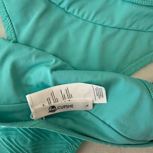 Cupshe bathing suit - Picture 4 of 6